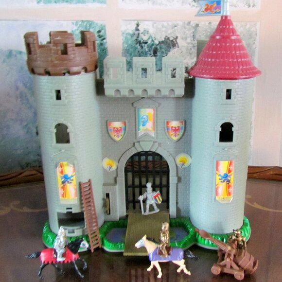 CASTLE, KNIGHTS, HORSES, TREBUCHET, LADDER, VINTAGE BLUE BOX HIDDEN ADVENTURES - Picture 9 of 12